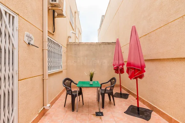 Dúplex amplio de 5 dormitorios con patio, terraza y buhardilla en San José de la Montaña — 3