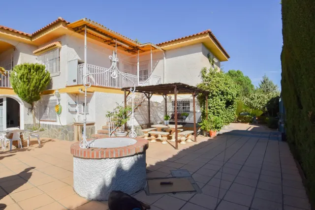Chalet 7 habitaciones 280m² en venta - Avda villa de otura - foto 5