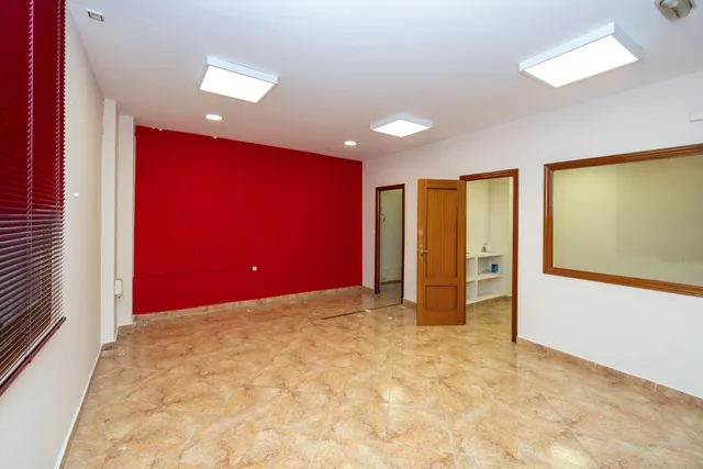 Local de 50 m2 cerca del centro de Granada con posibilidad de cambio de uso a vivienda — 12