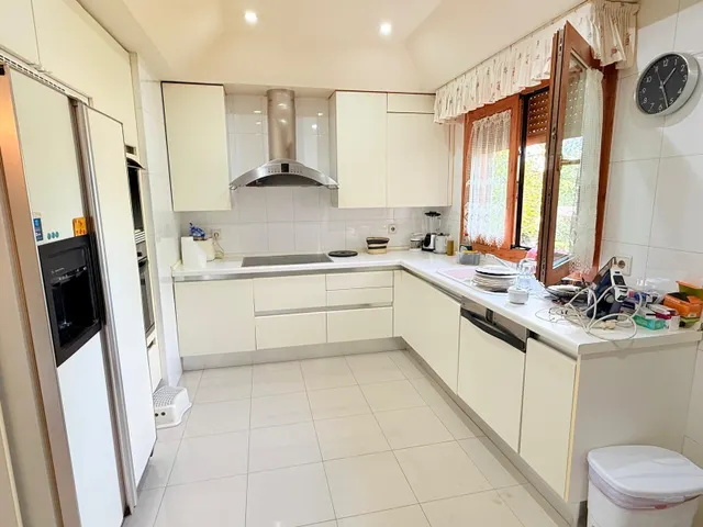 Venta Pleno Dominio Amplio piso luminoso de 216 m2 en urbanización con piscina y vigilancia 24h · Aravaca — 16
