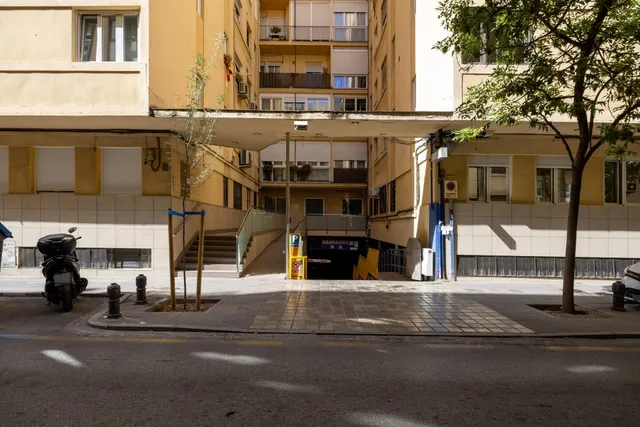ESPECTACULAR PISO DE 4 DORMITORIOS EN PEDRO ANTONIO DE ALARCÓN 9 — 32