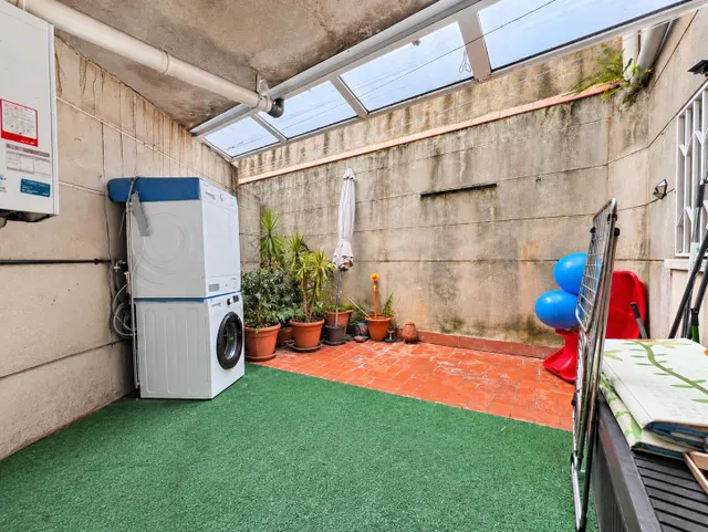 Vivienda luminosa con garaje privado y terraza en una tranquila calle de Gavà — 16