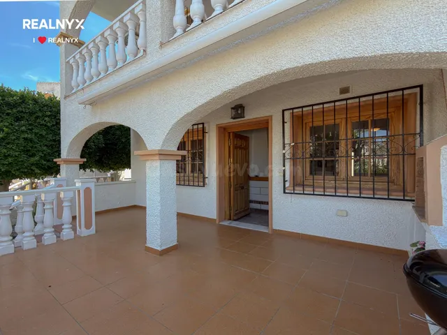 Novedad! Espectacular Bungalow con enorme terraza y ubicación privilegiada + Piscina comunitaria con zonas ajardinadas — 8