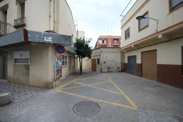 Bajo en esquina para convertir en vivienda o negocio en Alaquàs. con informe de arquitecto — 6