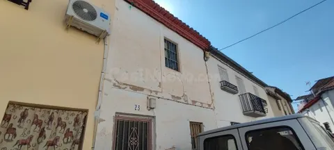 Casa a reformar en Pinos Puente, Granada.