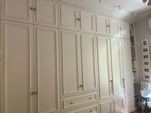 Se alquila piso señorial en la calle Velázquez totalmente exterior  con 8 balcones a la calle — 37