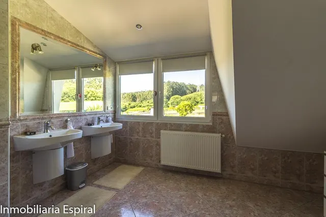Impresionante Chalet en Abegondo con Vistas al Valle . — 37
