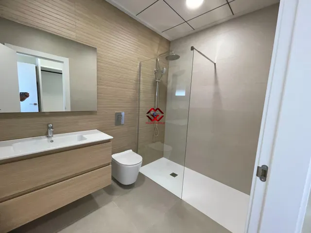 Chalet independiente de diseño con piscina privada y jardín en Heredades — 45
