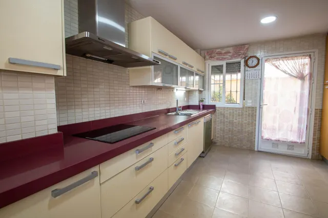 Gran casa familiar 4 dormitorios — 24