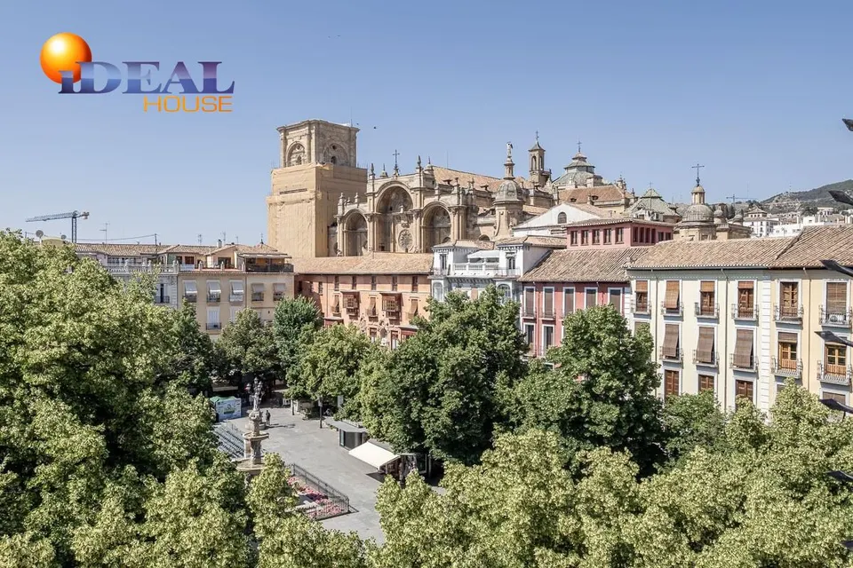 Exclusivo Piso Dúplex en el Corazón de Granada