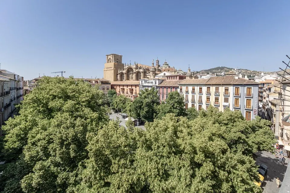 Exclusivo Piso Dúplex en el Corazón de Granada