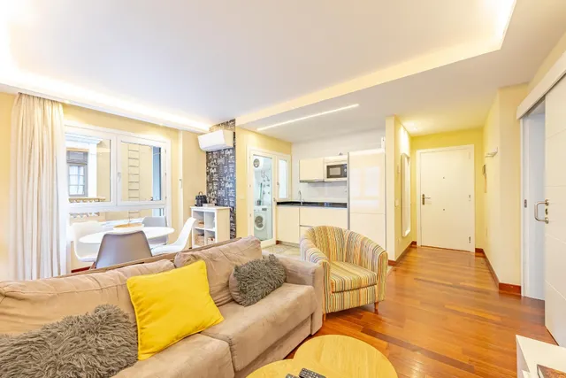 Apartamento tipo suite a pocos pasos de la playa de Las Cant - foto 4