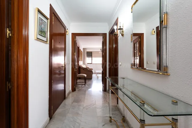 AMPLIO PISO EN LA ZONA DE GAMARRA — 2