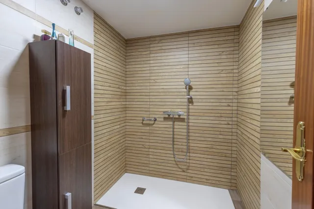 Amplio piso de 4 dormitorios en la prestigiosa urbanización Las Brisas – La Chana — 32