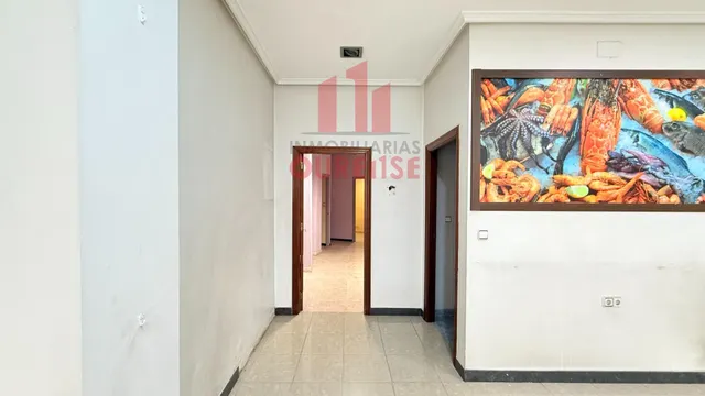 AMPLIO LOCAL COMERCIAL EN PLENO CENTRO DE OURENSE — 7