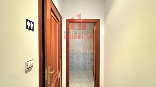 AMPLIO LOCAL COMERCIAL EN PLENO CENTRO DE OURENSE — 8