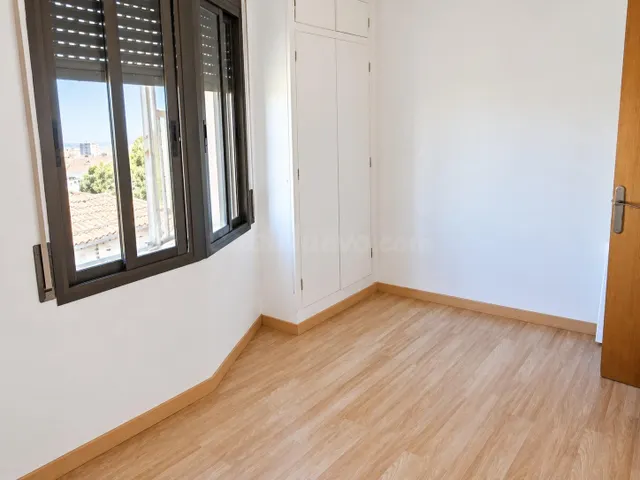 Piso luminoso de 3 habitaciones en Singuerlín, Santa Coloma de Gramenet — 3