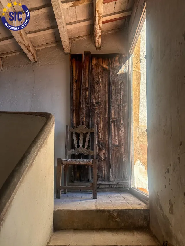 Casa de planta baja y dos alturas en el centro de Castellón, zona Tascas, junto a Fadrell, Borrull ideal para restauración o para vivienda. — 40