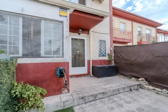 Precioso chalet adosado en Valdetorres de Jarama - foto 2