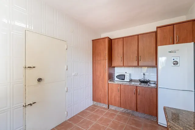 Chalet independiente con piscina y pista de tenis en Alfacar — 8