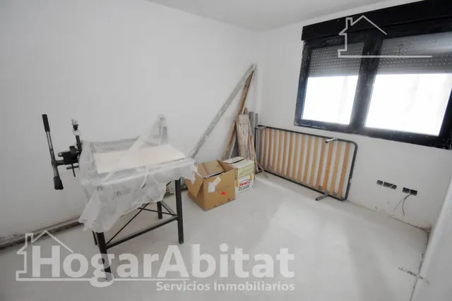 ¡Perfecto para invertir! Casa de cuatro alturas  para reformar con garaje y dos terrazas, cerca del centro — 20