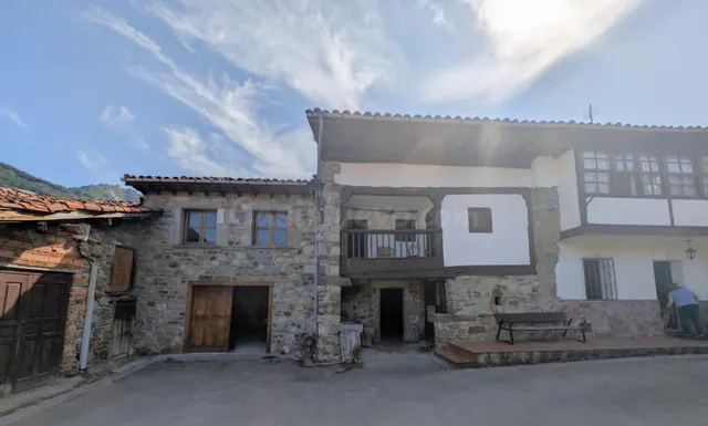 CASA DE PUEBLO DE PIEDRA CON CUADRA - foto 3