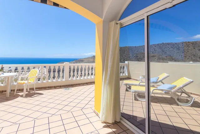 Exclusivo apartamento con amplia terraza y vistas al mar en Loma Verde — 10