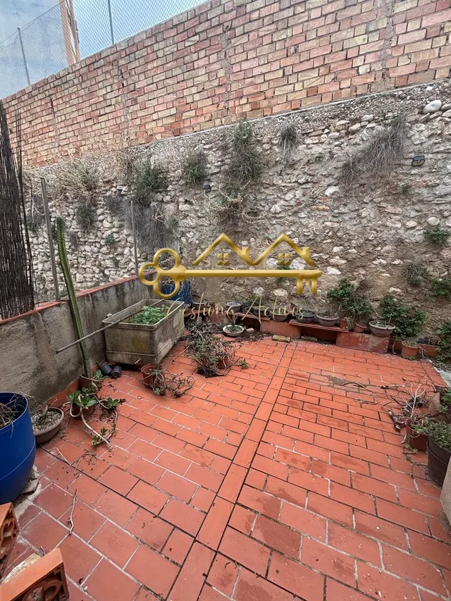ENCANTADORA CASA DE PUEBLO CON PATIO Y MUCHO ENCANTO — 18