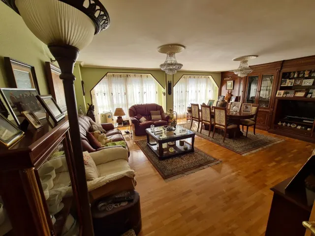 SE VENDE  PISO AMUEBLADO, 132 M2 EN LA BAÑEZA, 3 HAB., 2 BAÑOS, TERRAZA, ASCENSOR., — 3