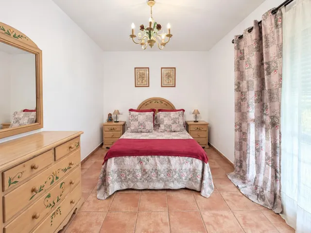 Espaciosa casa con patio privado, barbacoa y garaje: el hogar perfecto para tu familia — 15