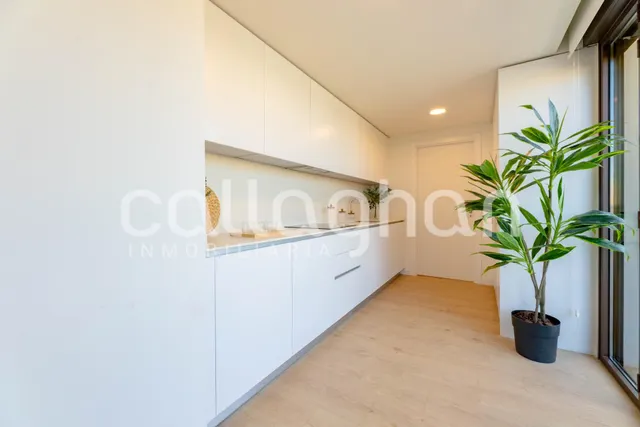 Obra nueva a estrenar, completamente amueblada y equipada, con una espectacular terraza privada de 100 m2 en pleno centro de Valencia. — 13