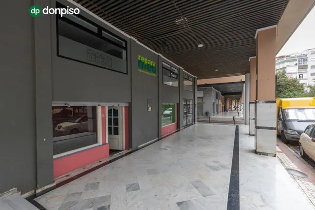 Local comercial en venta en calle agustina de aragón — 15