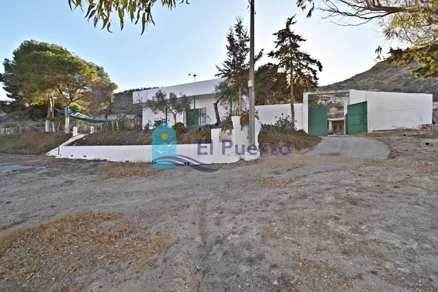 FANTÁSTICA CASA DE CAMPO CON GRAN TERRENO ALREDEDOR - REF 17 - foto 2