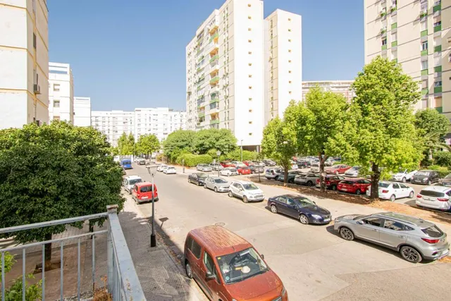 Estupendo piso en Polígono San Pablo, en calle Juan Espantaleón, junto Avda Villas de Cuba!! — 28