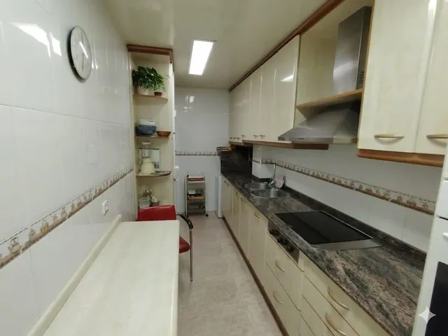 Piso de 4 habitaciones con ascensor en Collblanc — 11