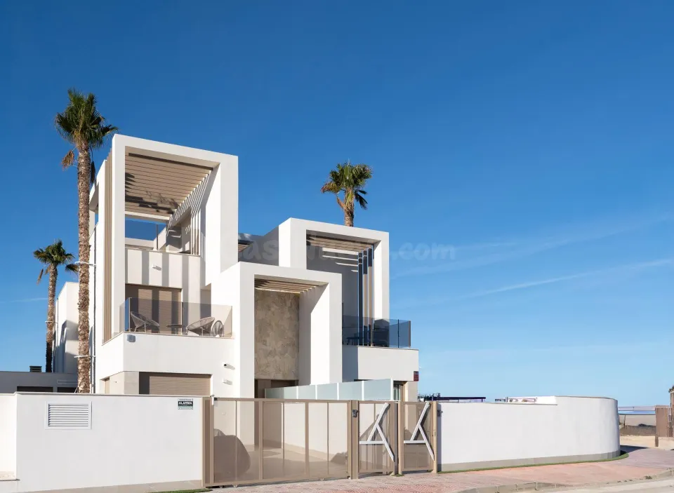 Villas de nueva construcción con piscina privada en Serena Golf-Los Alcázares