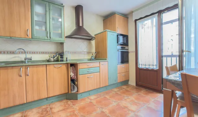 Amplia vivienda de 3 habitaciones en el centro de Irún — 18