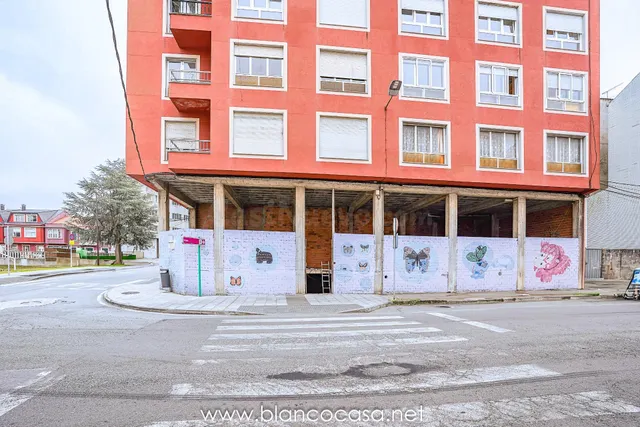 ! Bajo y Sótano en Venta en Calle Xílgaro - Carballo