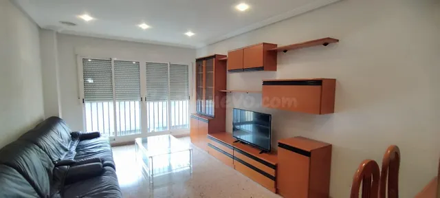 PISO SEMINUEVO EN ZONA TOSCAR CON GARAJE - foto 3