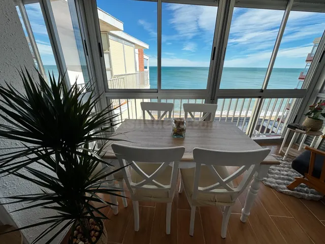 APARTAMENTO FRONTAL AL MAR COMPLETAMENTE REFORMADO - foto 3