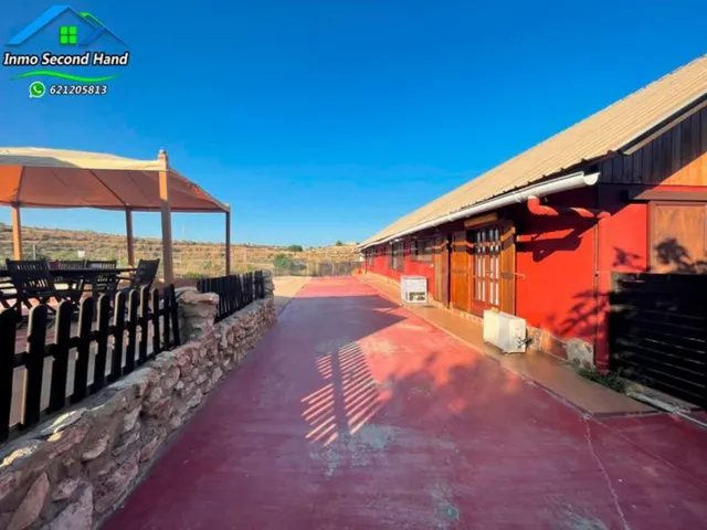 FINCA RÚSTICA CON CHALET, PISCINA Y TERRENO DE 3.350 m2 EN G - foto 5