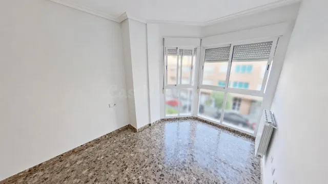 VIVIENDA DE 3 DORMITORIOS Y DOS BAÑOS CON GARAJE Y TRASTERO  - foto 4