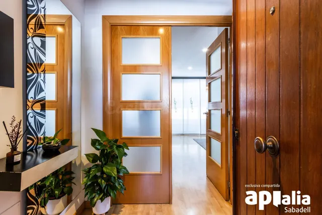 VIVIR EN "EL BARCO" DE SABADELL: VIVIENDA REFORMADA CON PISC - foto 2