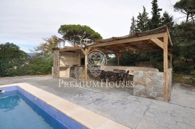 Casa señorial reformada en Llinars del Vallés — 48