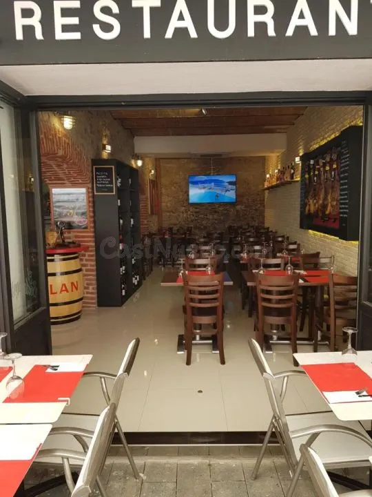 Pack Piso + Restaurante en Segunda Línea de Mar en Roses - foto 3