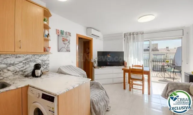Bonito apartamento a 100 metros del mar en la zona de Salata - foto 5