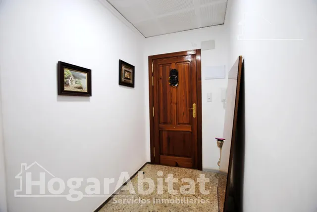 ¡gran oportunidad! muy amplio de 4 dormitorios, con balcón junto av beniopa — 39