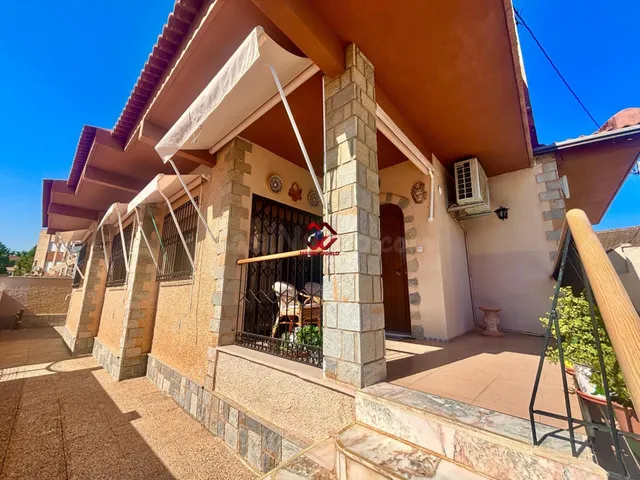 Chalet independiente con parcela, chimenea y garaje cerrado 