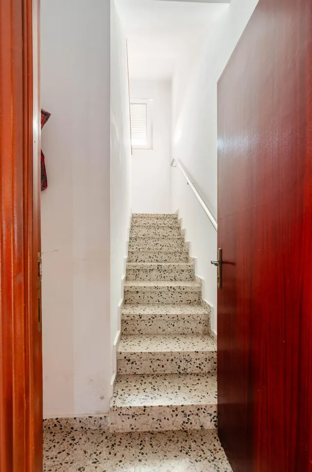 Casa con finca, seis dormitorios y amplio garaje a tres minutos del centro de noreña — 21