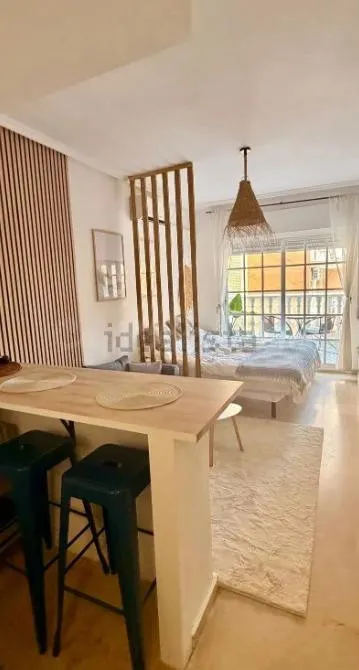 ¡Atención inversores! Estudio renovado a 20 metros de la pla - foto 2